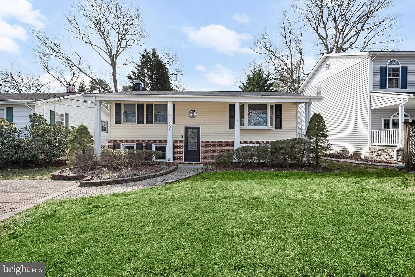 305 North Dr photo 1