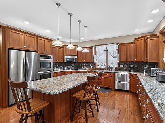 4th image of 310 Bayview Ct