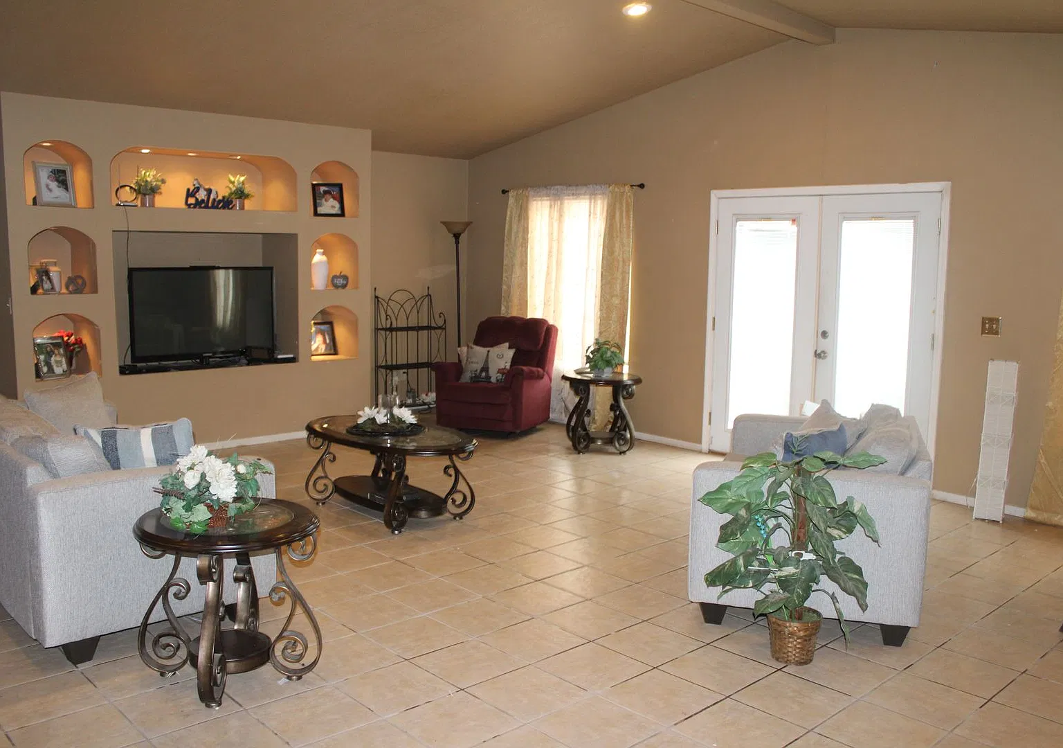 2728 Dunoon Dr. — Photo 3