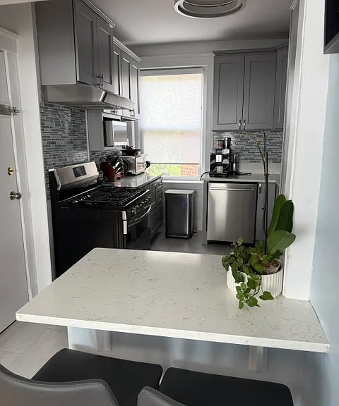 231 Freeman St #5 — Photo 5