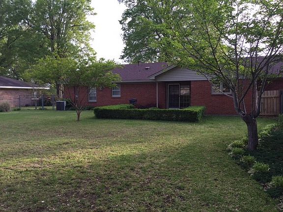 5th image of 701 N Deer Creek Dr E