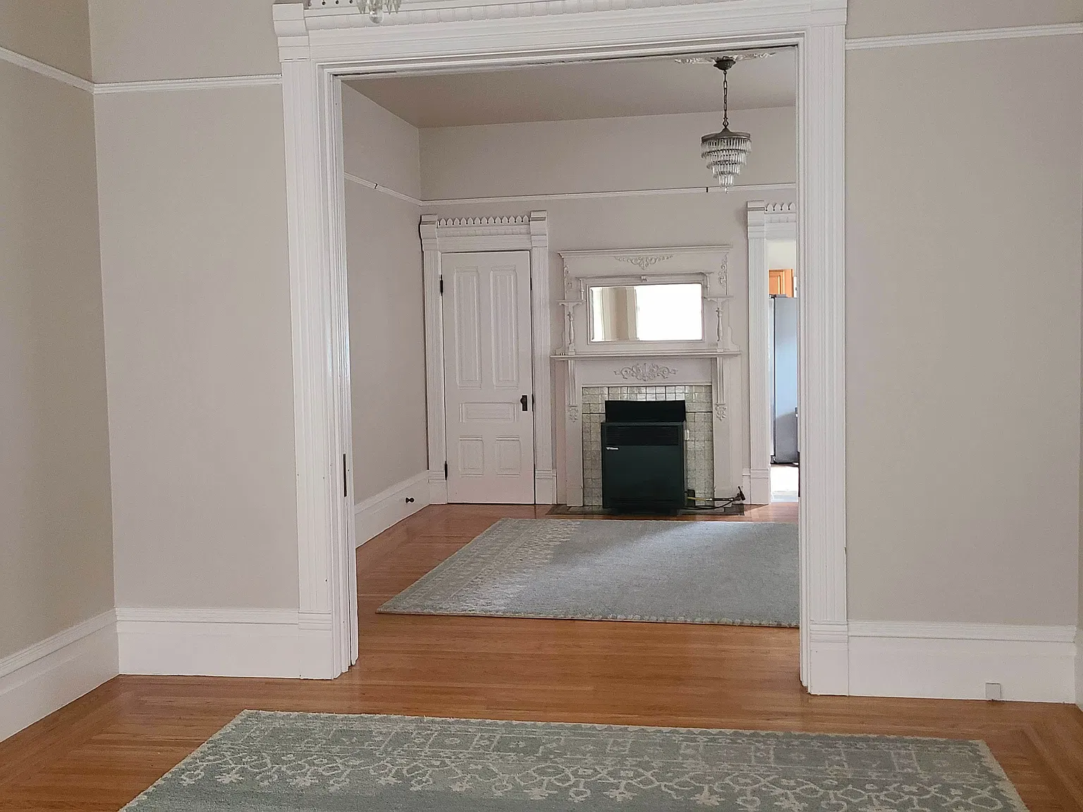 R Queen Anne — Photo 3