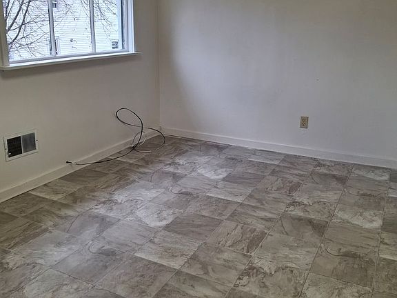 5th image of 246 Lynwood Ave