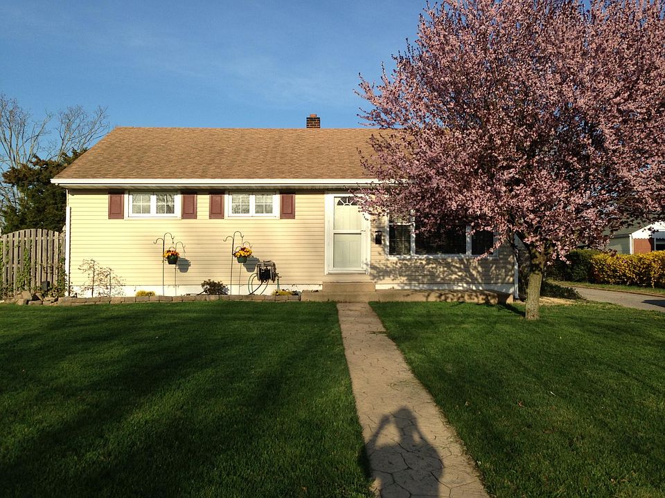 1st image of 207 Dickinson Ave