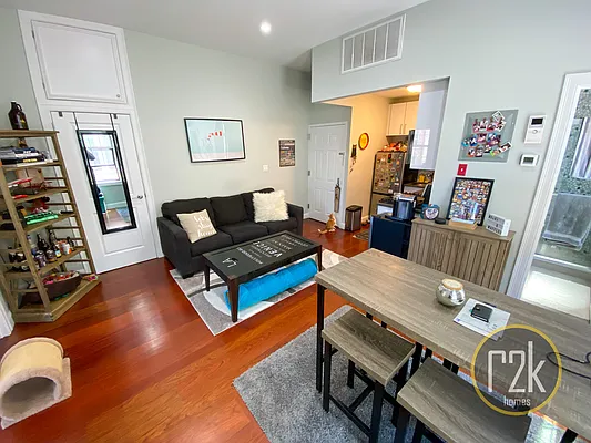 Rented by Realty 2000 Corp | media 44