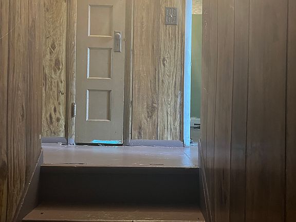 5th image of 110 Beatrice Ave