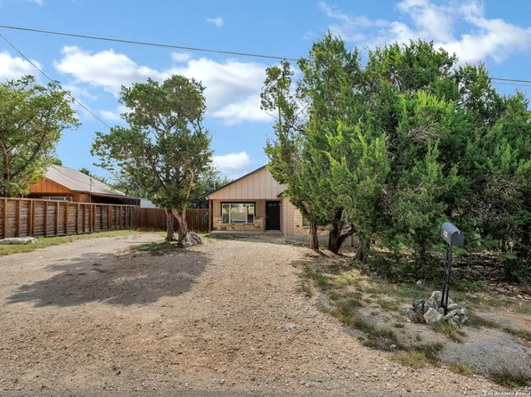 1232 Eastview Dr, Canyon Lake, TX 78133