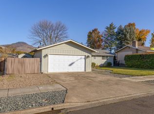 2574 N Keene Way Dr, Medford, OR 97504