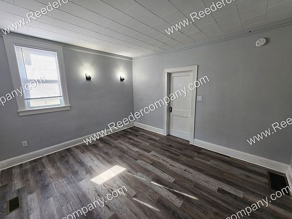 4th image of 3944 Alder St #1