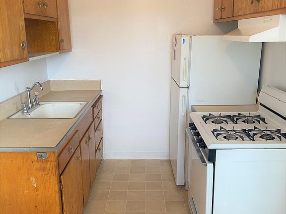 4th image of 1336 141st Ave #J