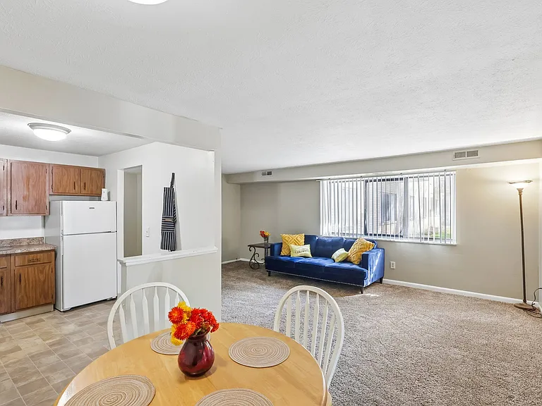 Columbus Park Apartments — Photo 28