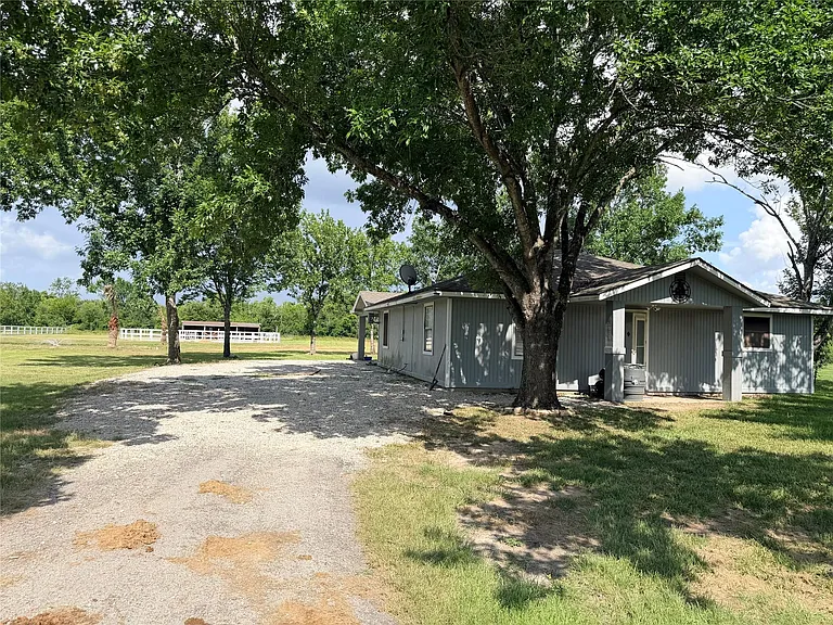 8118 S Hamilton Rd — Photo 17