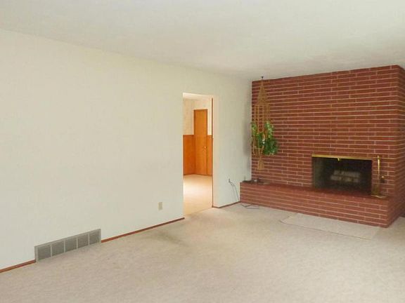 5th image of 404 Fairfield Dr