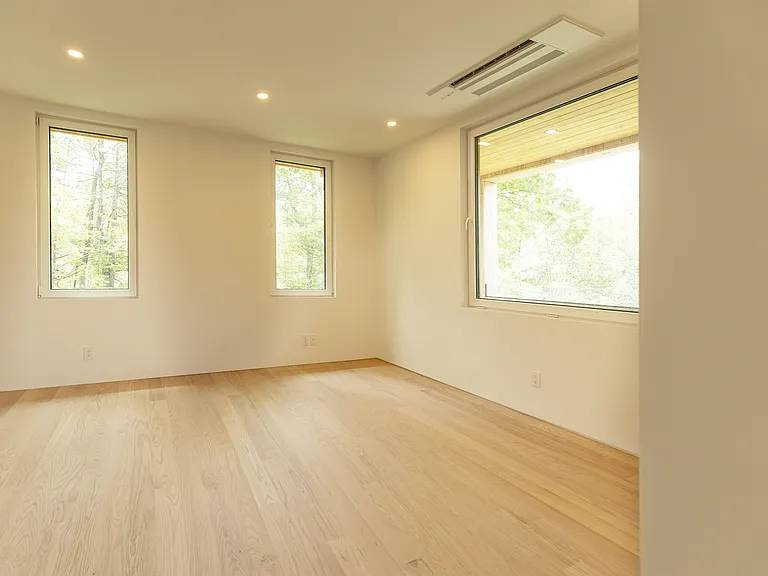 205 E Hyerdale Dr — Photo 24