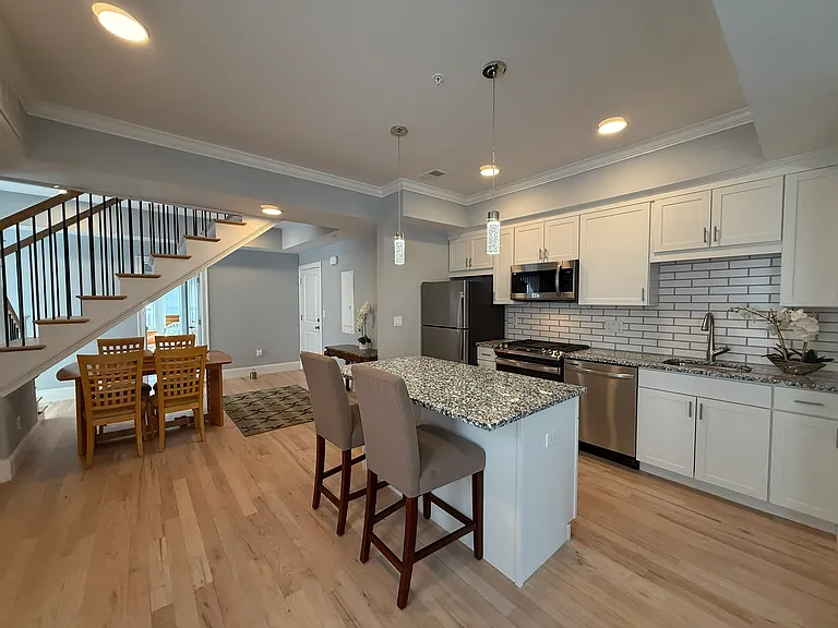 7 Waumbeck St #3 — Photo 2