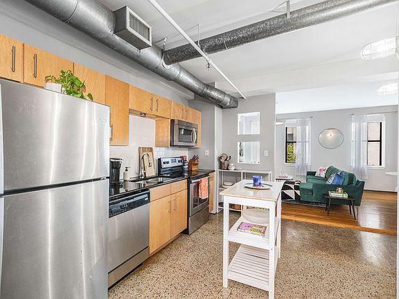 4th image of 700 Church St APT 203