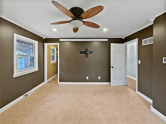 4th image of 2200 Meadowlark Dr