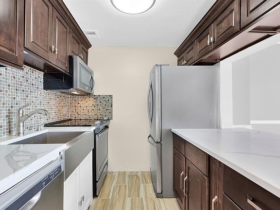 3rd image of 43 Van Wagenen Ave APT 6F