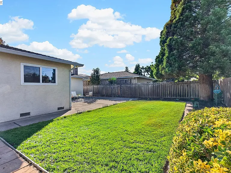 9792 Broadmoor Dr — Photo 10
