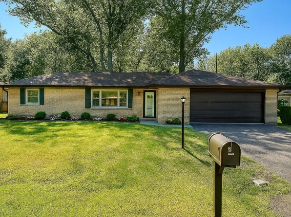 55 Cherry Dr, Kankakee, IL 60901