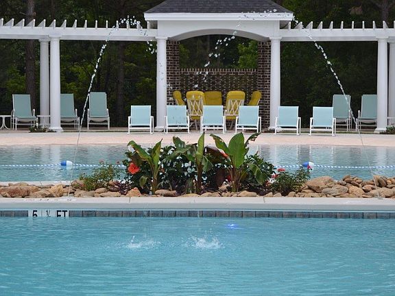 5th image of 220 Twin Ponds Ln