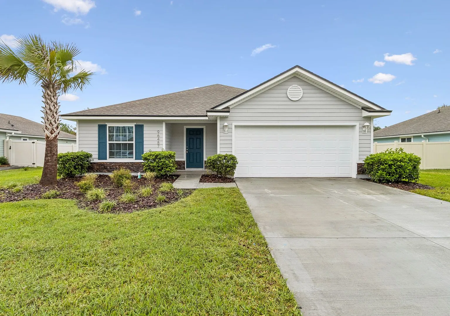 Spacious 4BR Home with Fenced Yard — Photo 1
