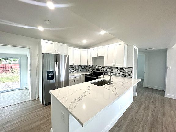3rd image of 3126 Buckley Avenue