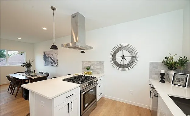 935 N 90th St — Photo 2