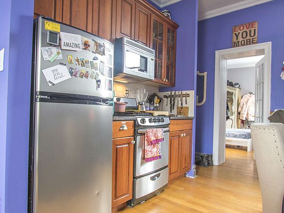 5th image of 411 E 6th St APT 6a