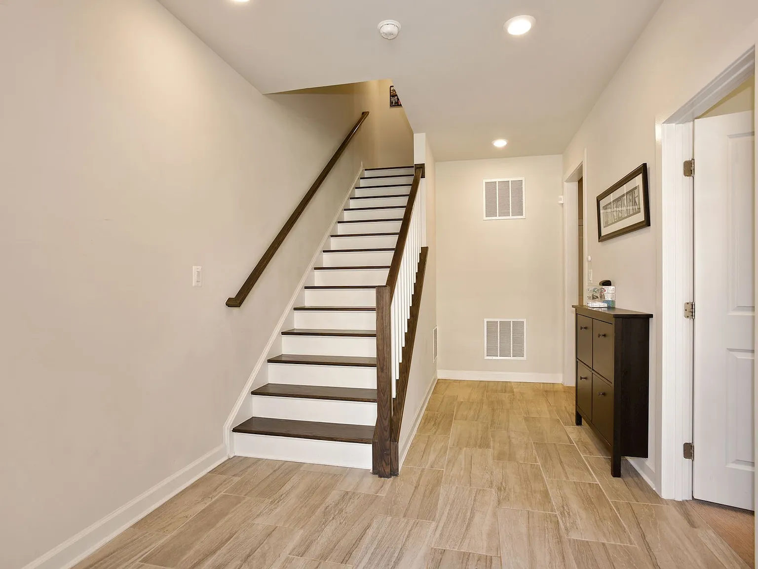 4 bed, 3.5 bath, 2751 sqft, $3,700 — Photo 4