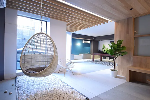 Rented by Mazel Realty USA Corp | media 21