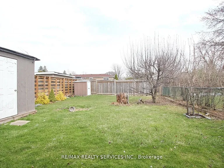 185 Earnscliffe Cir — Photo 47