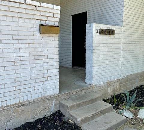 4th image of 2411 La Casa Dr #A