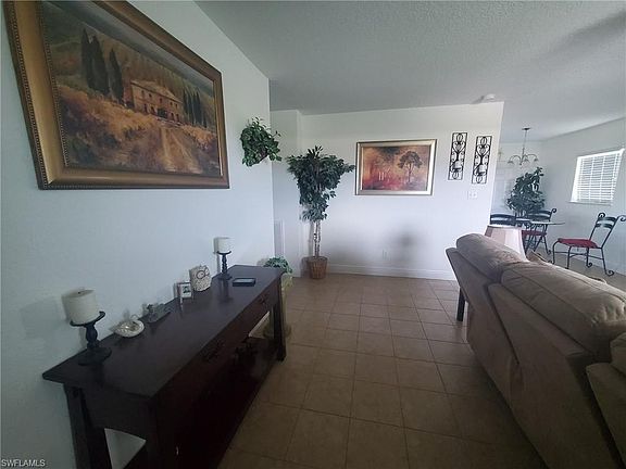 4th image of 518 Old Farm Pl