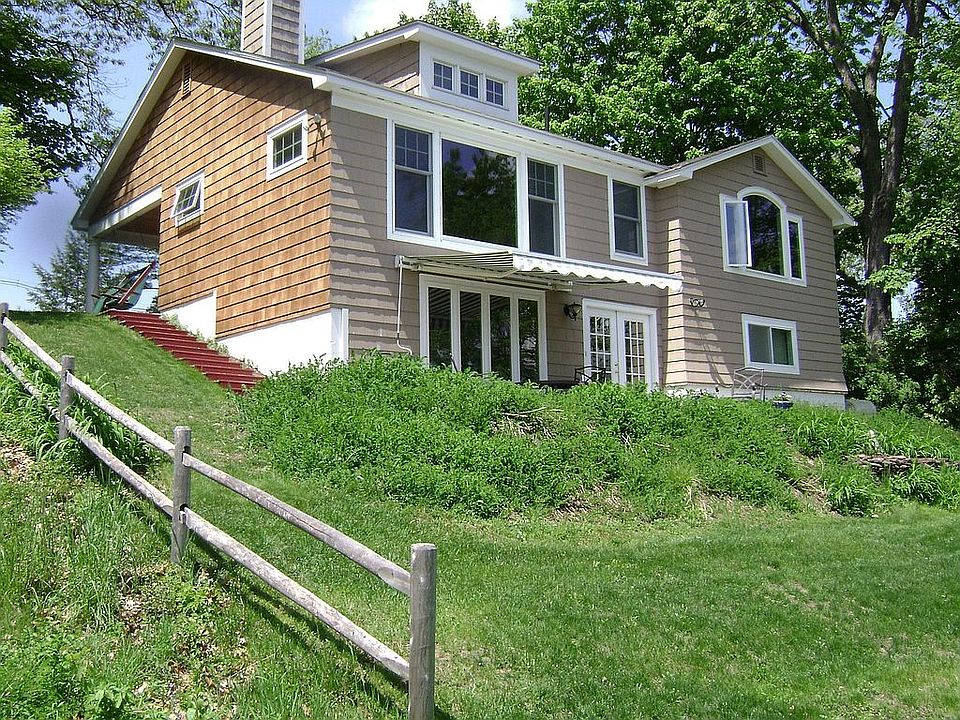 2nd image of 18 Lake Dr