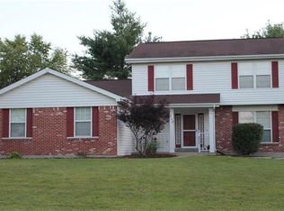 713 Carriage Trail Dr, O'Fallon, MO