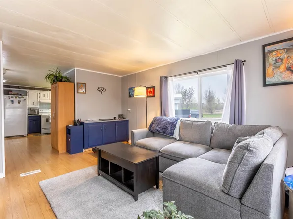 10401 101a St #62, Morinville, AB T8R 1A6