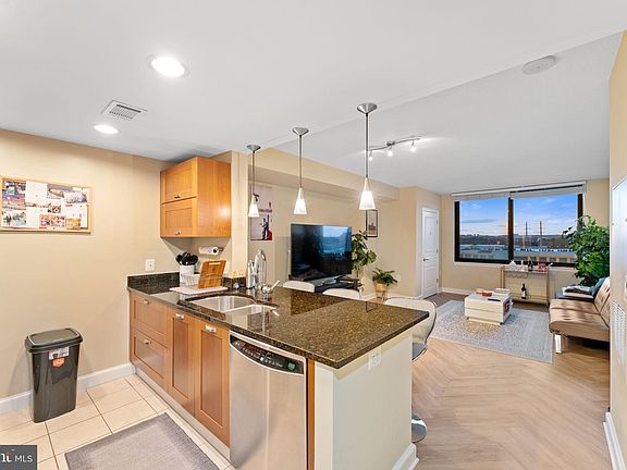 2nd image of 2451 Midtown Ave APT 924