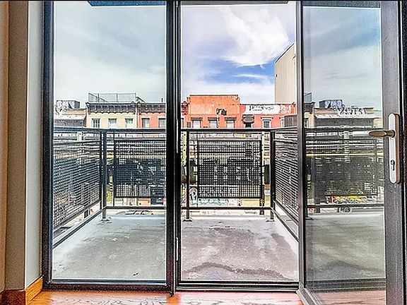 2nd image of 865 Willoughby Ave APT 4F