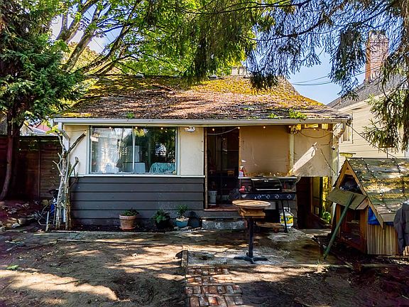 4th image of 970 W 64th Ave