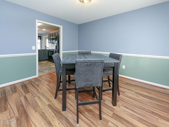 4th image of 112 Wayland Court