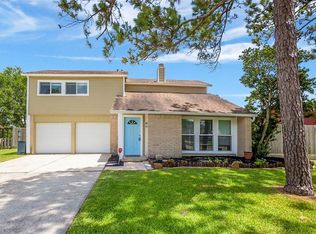 301 E Castle Harbour Dr, Friendswood, TX 77546