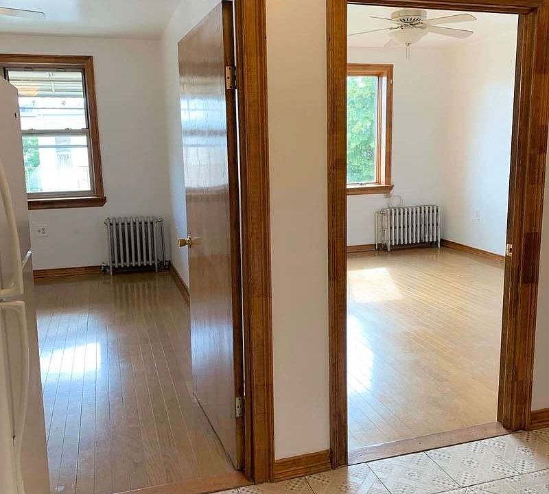 2nd image of 115 Diamond St #J