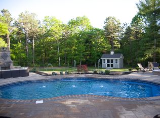 33 Cashs Trl, East Falmouth, MA 02536