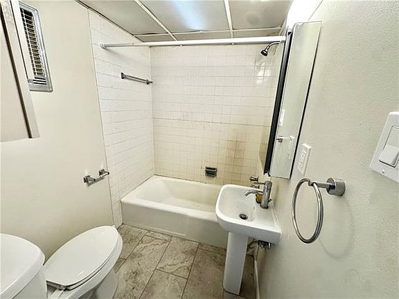 3rd image of 1525 Aztec Ave APT B