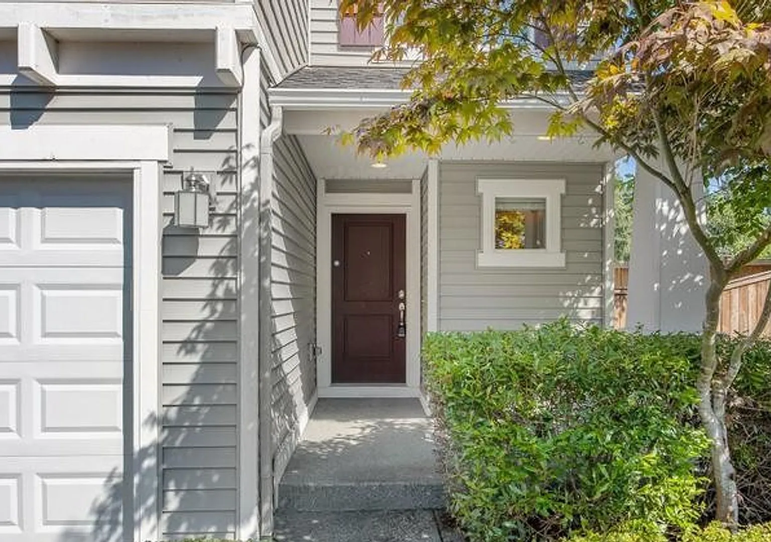 Updated 3 bedroom, 2.5 bath home in Tacoma! — Photo 2