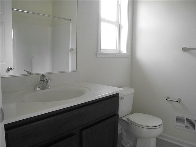 3rd image of 8 FIDDLERS Lane