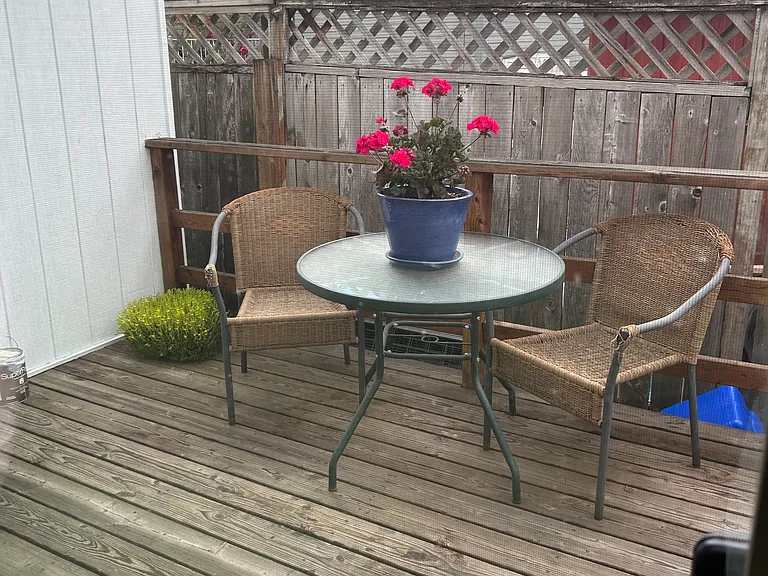 434 NE 57th Ave — Photo 12