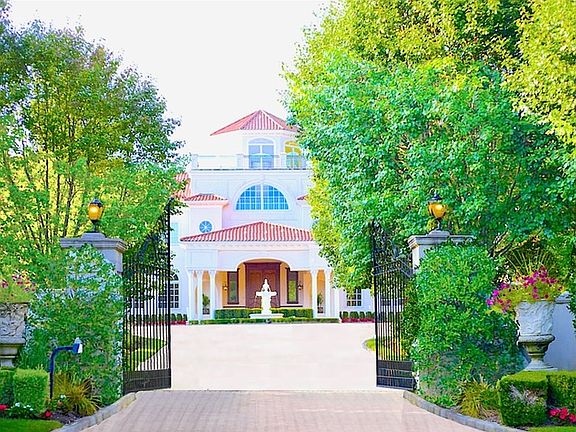 3rd image of 34 Chestnut Hill Dr