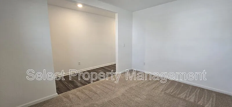 4 bed, 2.5 bath, 2355 sqft, $2,499 — Photo 4